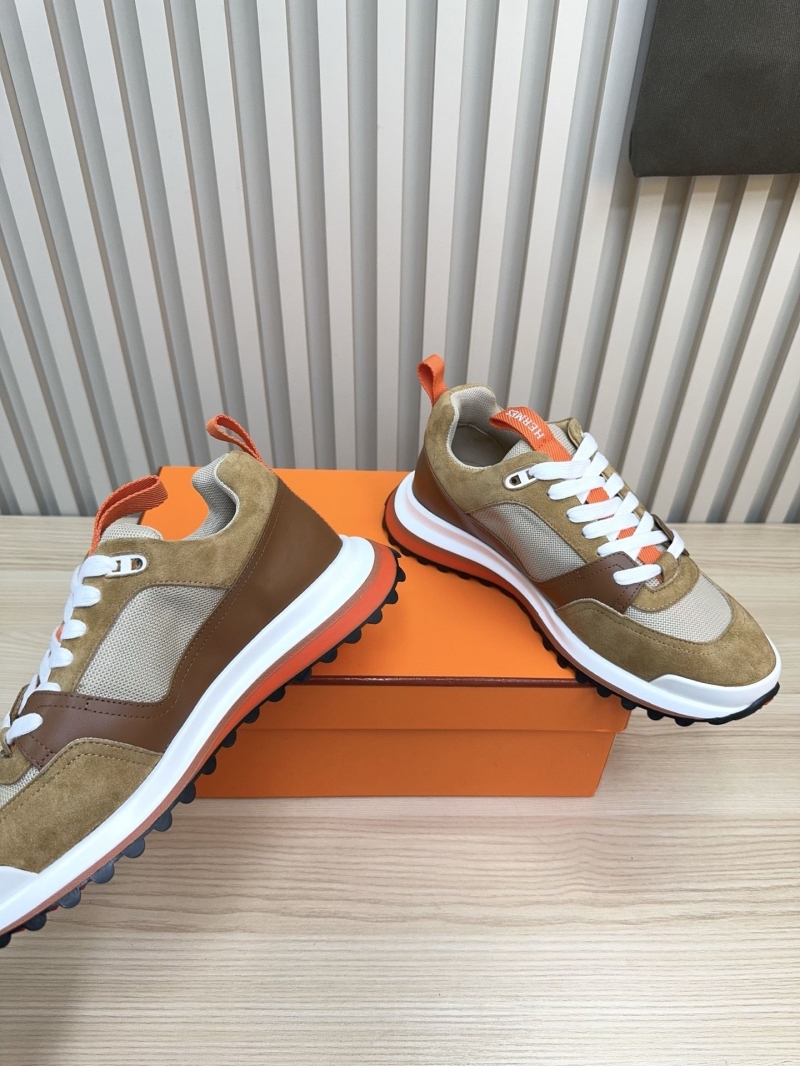 H**me5 sneaker